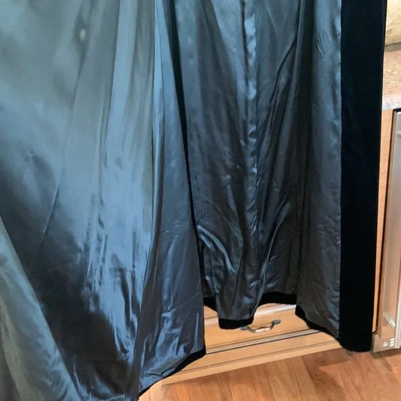 Escada black velvet long cape with bluefox fur hooded collar. Size large - Picture 4 of 7